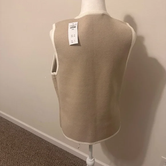 Abercrombie & Fitch Beige Sleeveless Knit Vest Size Large - Picture 3 of 6
